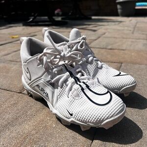 Nike youth alpha football cleats size 4